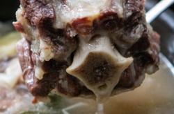 赤峰牛骨頭店電話多少號啊