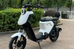 赤峰有小牛電動(dòng)車店電話嗎