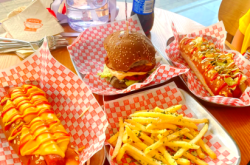 赤峰十中附近小飯桌電話號碼