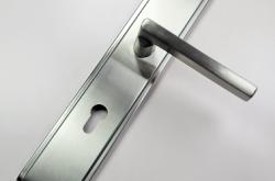 赤峰批發(fā)防盜門電話地址查詢