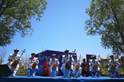 赤峰傲立馬頭琴電話地址