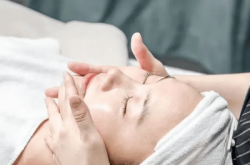 赤峰市美容護(hù)膚學(xué)校電話號碼