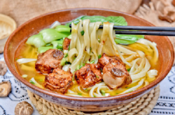 赤峰大守尊手搟面電話地址