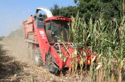 赤峰玉米收割機(jī)