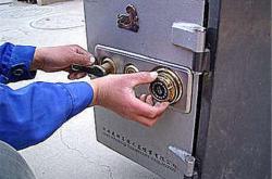 赤峰防盜門開鎖電話地址查詢