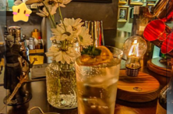 赤峰麗瑰酒吧電話號碼多少號