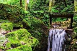 赤峰馬架子彩虹漂流電話(huà)號(hào)碼