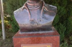 赤峰現(xiàn)代人雕塑廠電話號(hào)碼