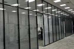 赤峰隔斷玻璃廠家電話號(hào)碼