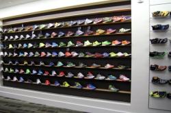 赤峰萬(wàn)達(dá)品牌鞋店電話號(hào)碼