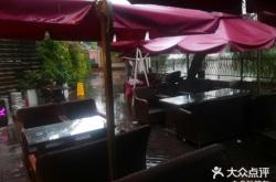 赤峰叁佰酒吧地址電話號碼查詢