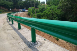 赤峰公路護(hù)欄板制造商電話號碼