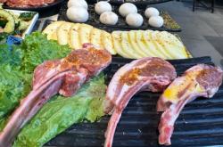 赤峰英雄地?cái)偪救獾觌娫捥?hào)碼