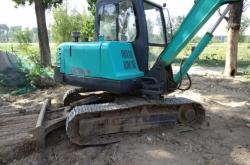 赤峰挖機裸租電話是多少號