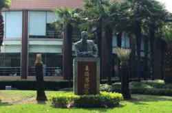 赤峰外國(guó)語(yǔ)學(xué)校打電話是多少