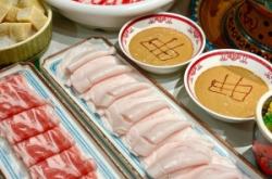 曲氏火鍋赤峰街店電話號碼