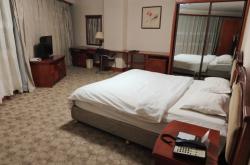 赤峰高鐵站附近的酒店3人間