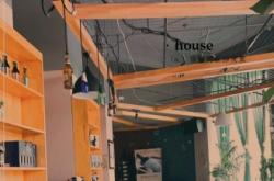 赤峰紅酒門(mén)店電話(huà)號(hào)碼查詢(xún)是多少