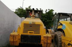 赤峰沖孔壓路機(jī)租賃電話號碼