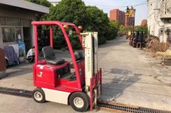 赤峰賣(mài)叉車(chē)電話是多少錢(qián)啊