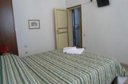 百合旅館赤峰店電話地址是多少