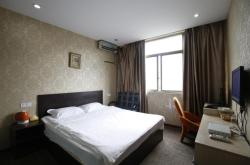 赤峰九宇旅館電話多少啊