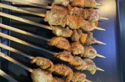 赤峰小板凳燒烤店電話地址查詢