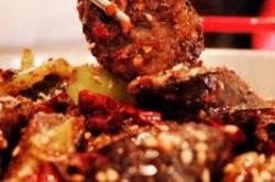 赤峰牛腸火鍋店電話地址查詢