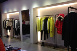 赤峰水岸天街服裝店電話號(hào)碼