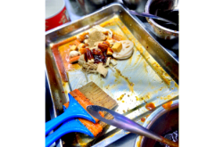 赤峰拌辣串新華店地址電話是多少