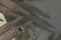 赤峰附近美甲團購群電話號碼