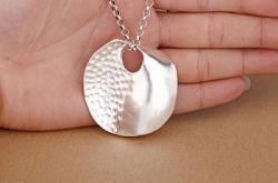 赤峰銀項(xiàng)鏈換款電話號(hào)碼查詢