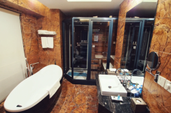 赤峰大碼輕奢館地址電話查詢