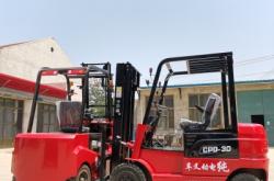 赤峰電動(dòng)叉車(chē)公司電話多少號(hào)