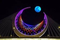 赤峰藍(lán)月亮美發(fā)電話號碼查詢