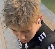 赤峰男士發(fā)色服裝店電話號碼