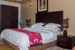 百合酒店赤峰店電話地址是多少