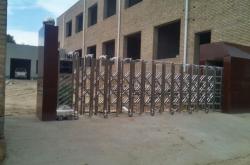 赤峰工業(yè)伸縮門廠家電話號碼