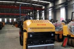 赤峰壓路機廠家聯(lián)系電話號碼