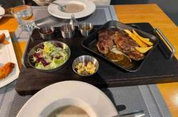 比德披薩赤峰店電話地址是多少