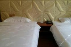 赤峰鑫逸服裝店地址電話號碼