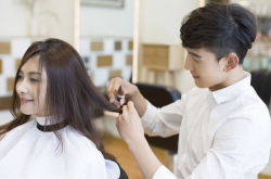 赤峰古楓美發(fā)店電話地址查詢