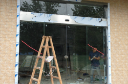 赤峰市玻璃柜門維修電話號(hào)碼