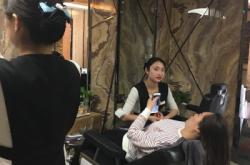 赤峰理發(fā)店美女老板電話號碼