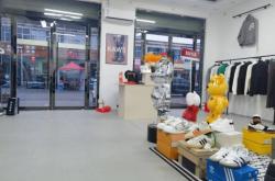 赤峰左里服裝店地址電話號碼