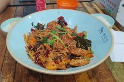 赤峰吃貨燉雜魚店電話號碼