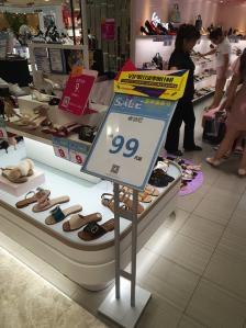 赤峰卓詩尼女鞋店地址電話號碼-第1張圖片