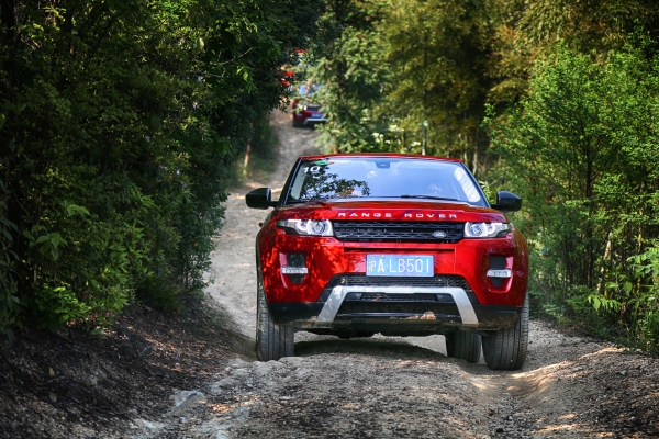 赤峰捷豹車定損中心電話號碼-第1張圖片