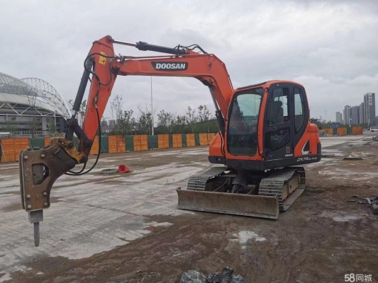 赤峰出租小型勾機(jī)電話-第1張圖片