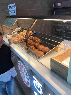 赤峰泡芙蛋糕店地址電話號(hào)碼-第1張圖片